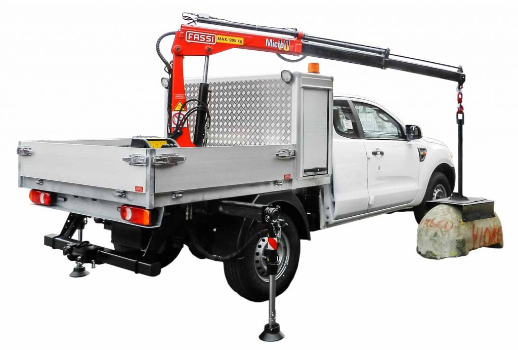 Bakomhyttskåp-framstamsskåp aluminium. Måttanpassad byggd av Almeco. Pumpservice. LKAB Kiruna. Kranbil Ford Ranger.