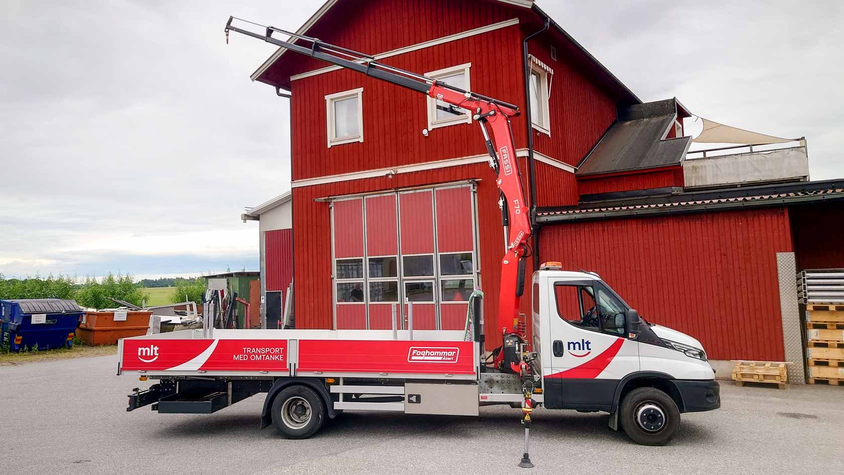 Kranbil Iveco 72C med Fassi F70 för Foghammar MLT. Räckvidd 470 kg på 11 meter.