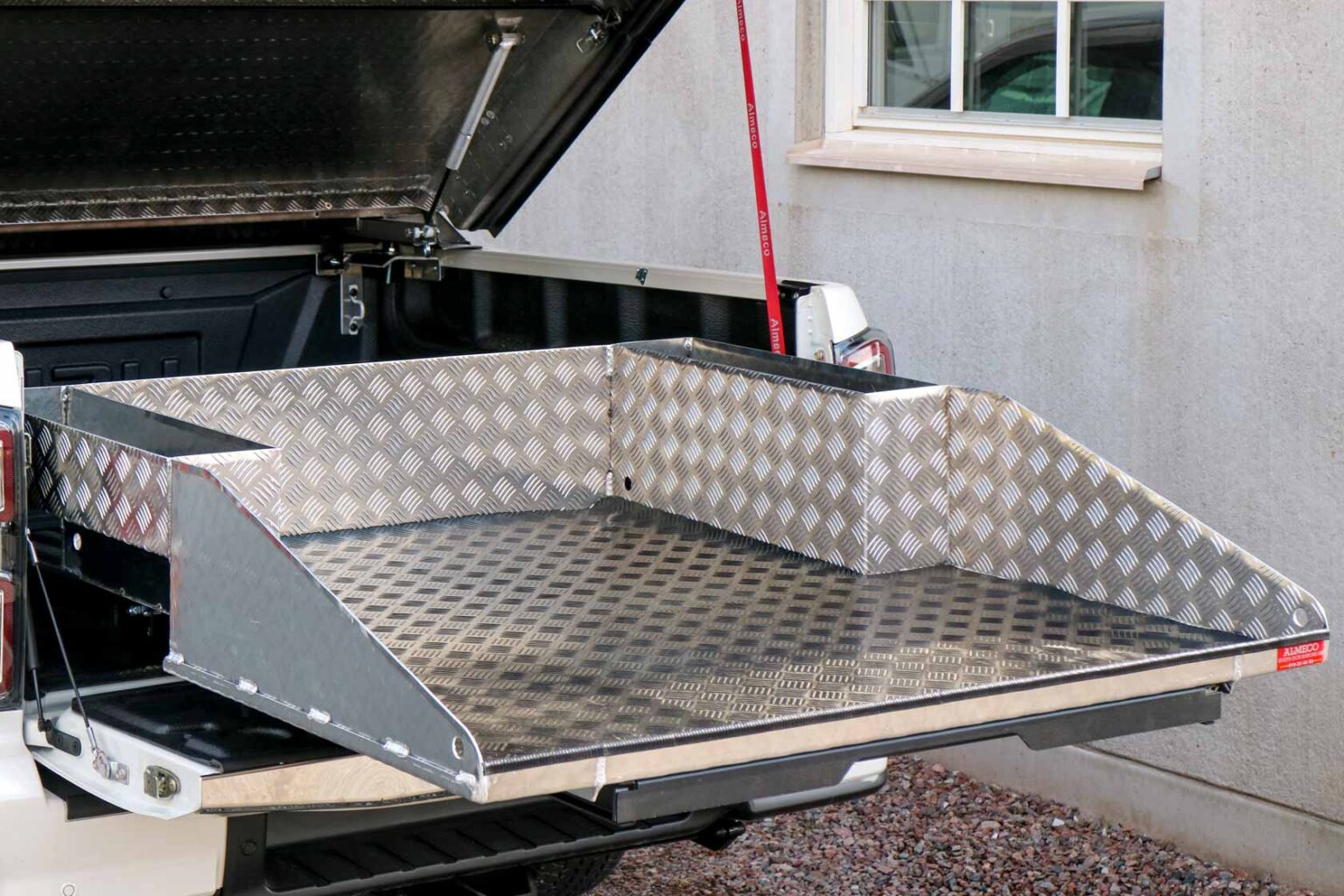 Lastläde med inbyggda sidofack.