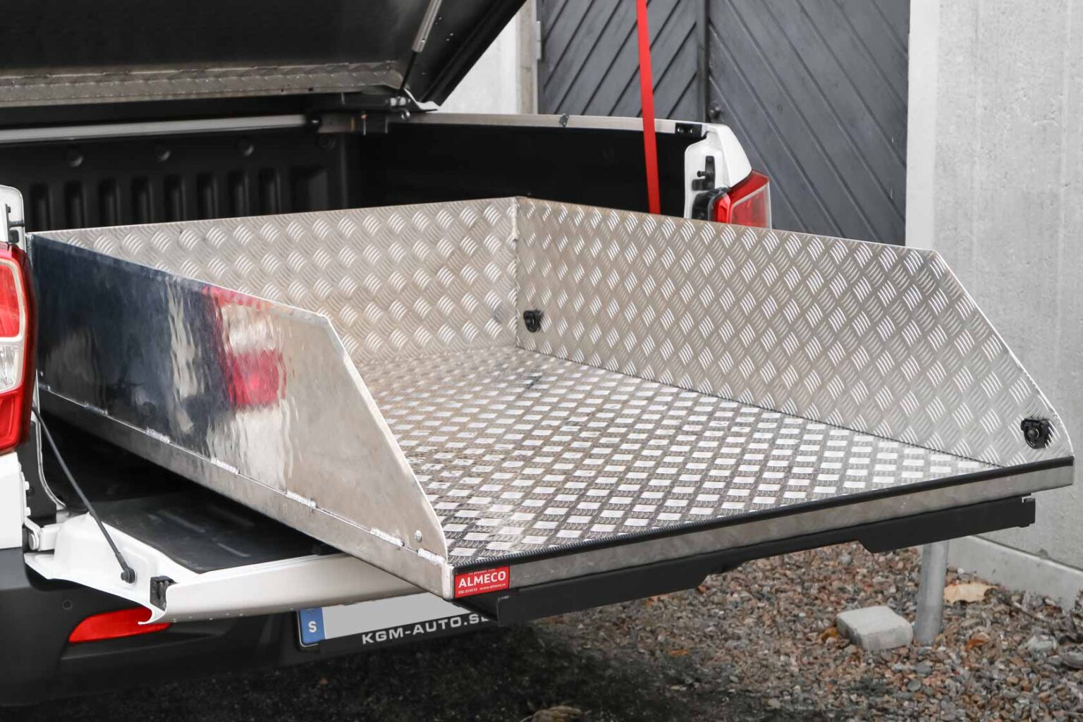 Lastsläde utan inbyggda sidofack.