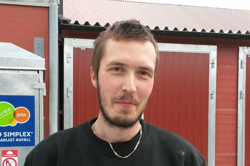 Christoffer. Kranmontage. Bilel, bilutrustning och serviceinredning.